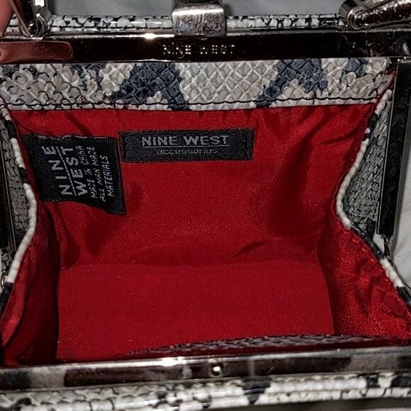 Small Nine West faux snakeskin‎ clutch - Picture 2 of 9